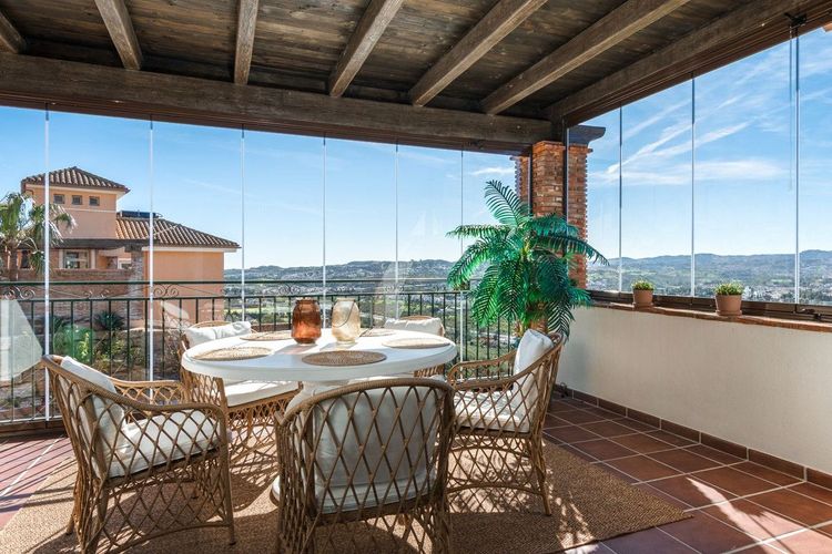 House | Resale in Sierrezuela in Sierrezuela, Costa del Sol - Photo 2