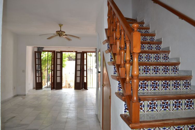 House | Resale in Elviria in Elviria, Costa del Sol - Photo 4