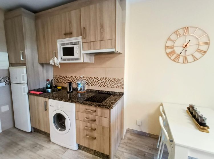 Apartment | Resale in Benalmadena Costa in Benalmadena Costa, Costa del Sol - Photo 3