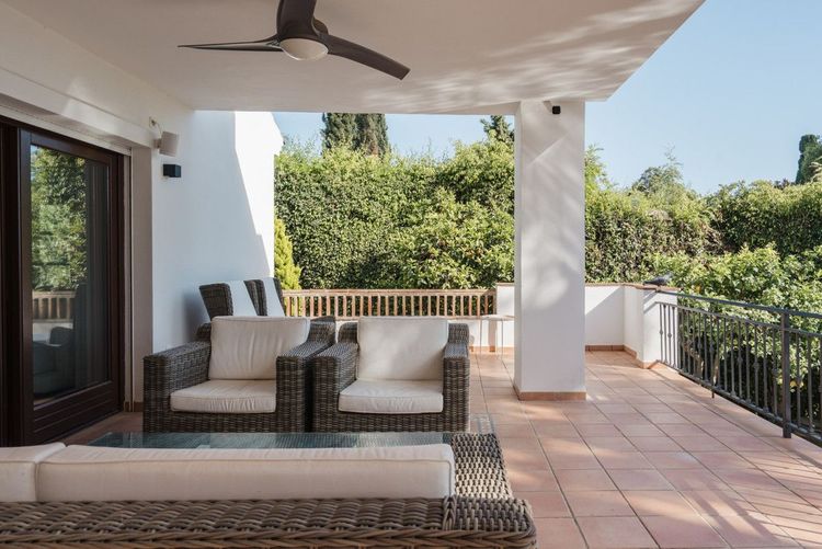 House | Resale in El Rosario in El Rosario, Costa del Sol - Photo 4