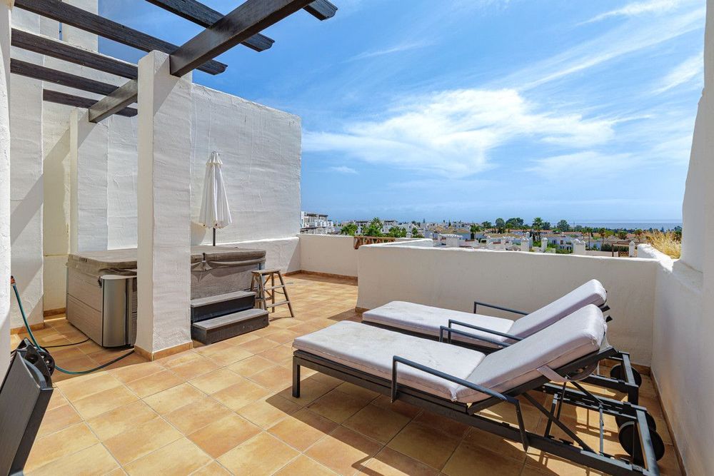 Penthouse | Resale in Estepona in Estepona, Costa del Sol - Main property photo