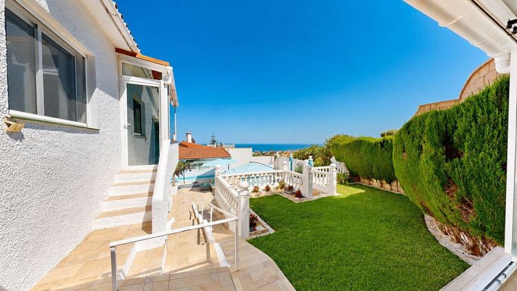 House | Resale in Benalmadena in Benalmadena Others, Costa del Sol - Photo 2