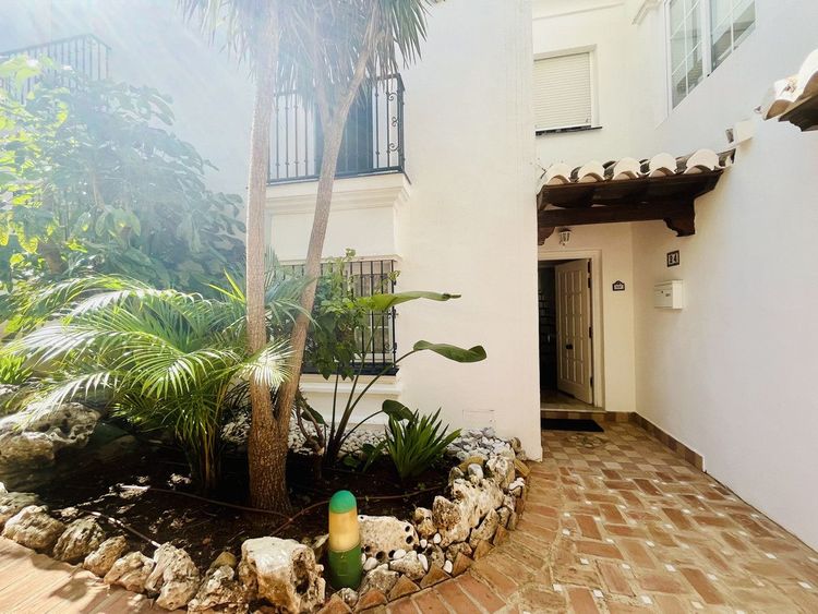 House | Resale in The Golden Mile in The Golden Mile, Nagueles-Milla de Oro, Costa del Sol - Photo 2