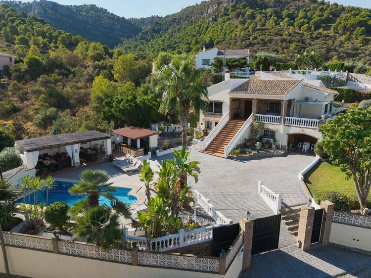 listing card gallery