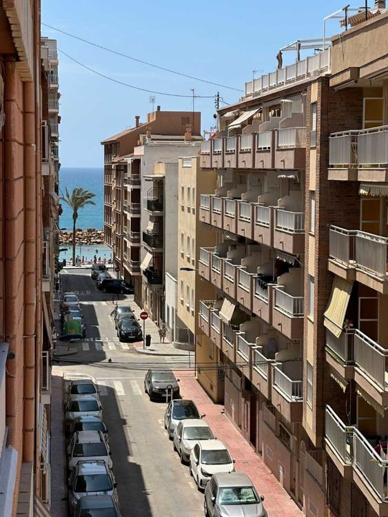 Apartment | Resale in Torrevieja in Torrevieja, Costa Blanca - Photo 2