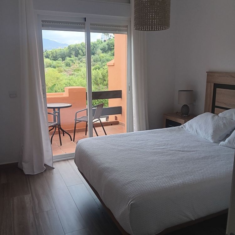 House | Resale in Benahavís in El Paraiso, Costa del Sol - Photo 5