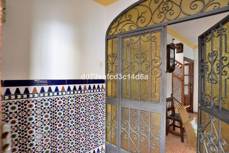 House | Resale in Ronda in Ronda, Serranía de Ronda, Costa del Sol - Photo 2