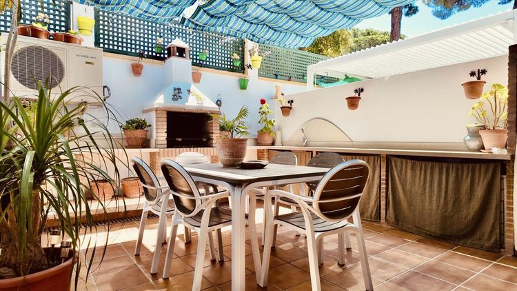 House | Resale in Elviria in Elviria, Costa del Sol - Photo 2