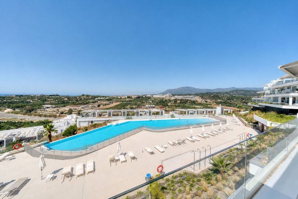 Apartment | Resale in Estepona in Estepona, Costa del Sol - Main property photo
