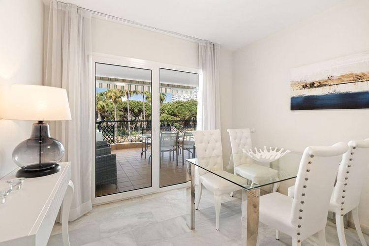 Apartment | Resale in Calahonda in Calahonda, Costa del Sol - Photo 4