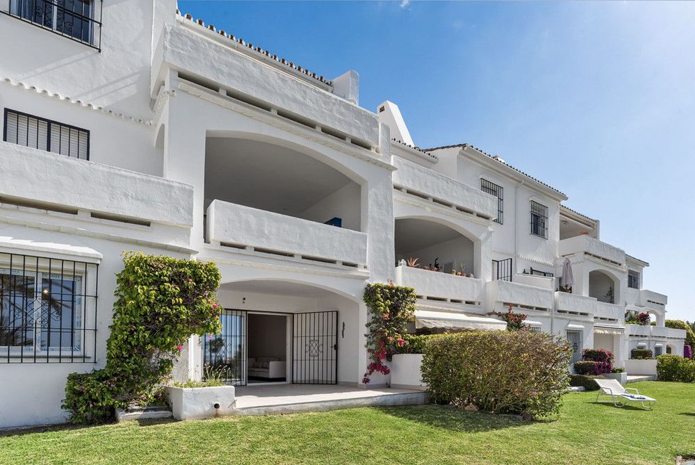 Apartment | Resale in Nueva Andalucía in Nueva Andalucía Others, Costa del Sol - Main property photo