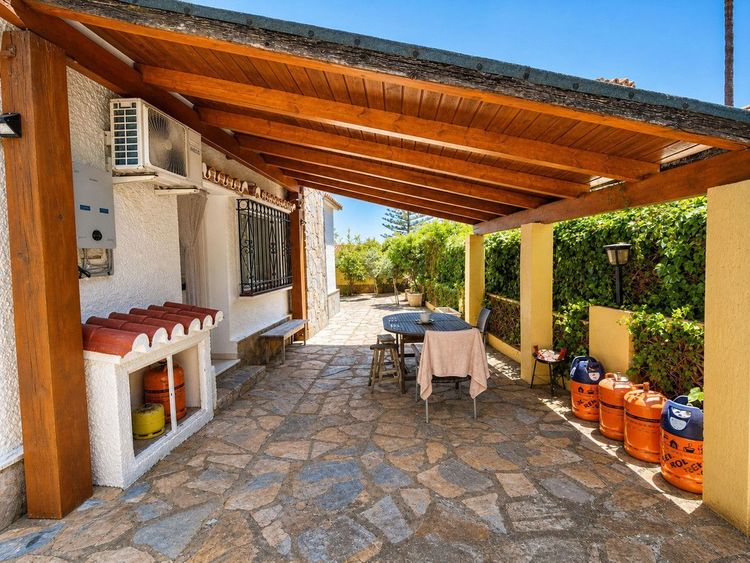House | Resale in La Duquesa in La Duquesa, Costa del Sol - Photo 4