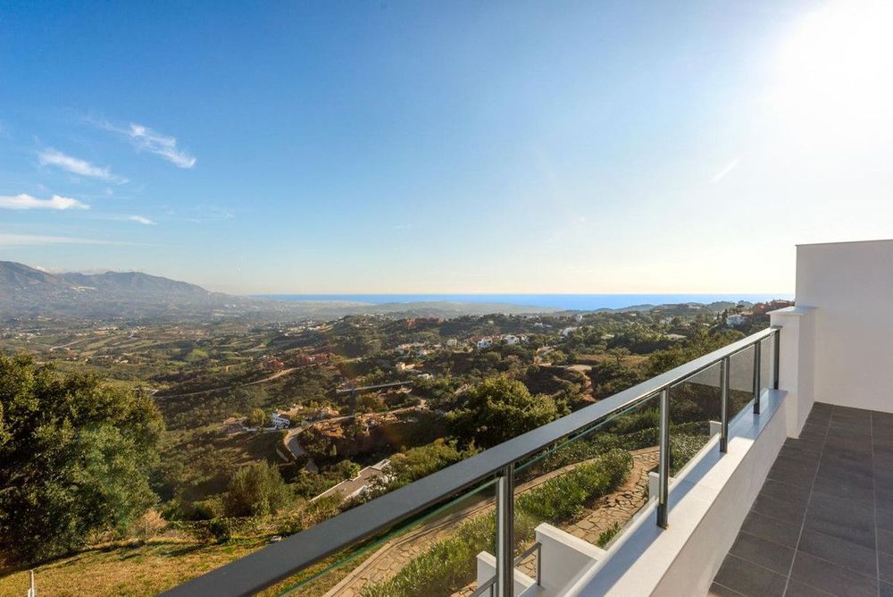 House | Resale in La Mairena in La Mairena, Costa del Sol - Main property photo