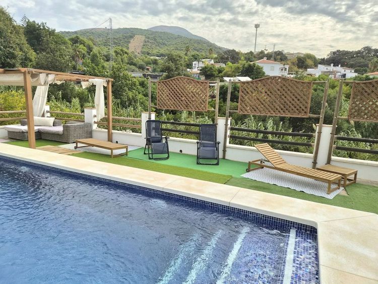 House | Resale in Alhaurín el Grande in Alhaurín el Grande, Valle de Guadalhorce, Costa del Sol - Photo 3