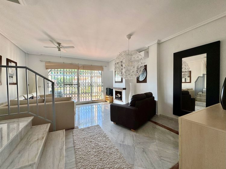 House | Resale in Cabopino in Cabopino, Costa del Sol - Photo 3