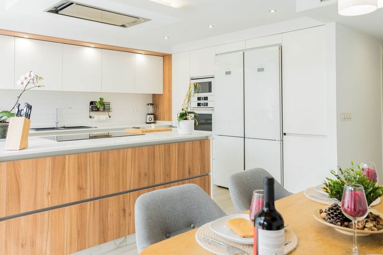 listing card gallery