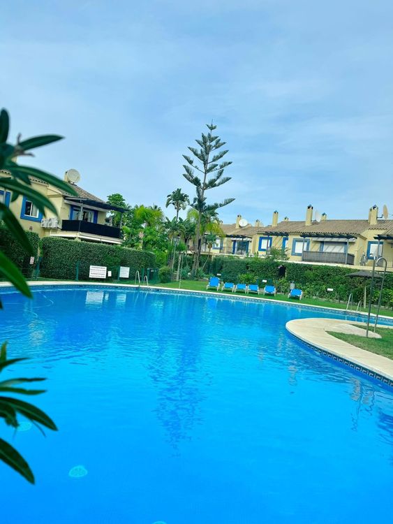 House | Resale in Cortijo Blanco in Cortijo Blanco, Costa del Sol - Photo 3