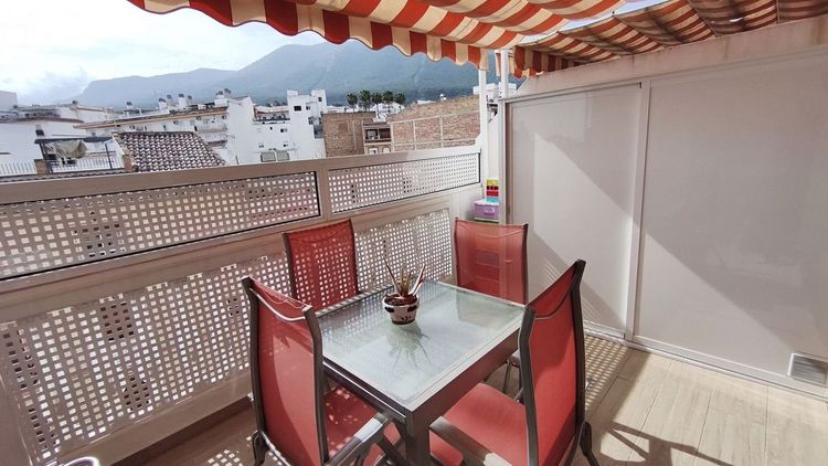 Penthouse | Resale in Alhaurín el Grande in Alhaurín el Grande, Valle de Guadalhorce, Costa del Sol - Photo 2