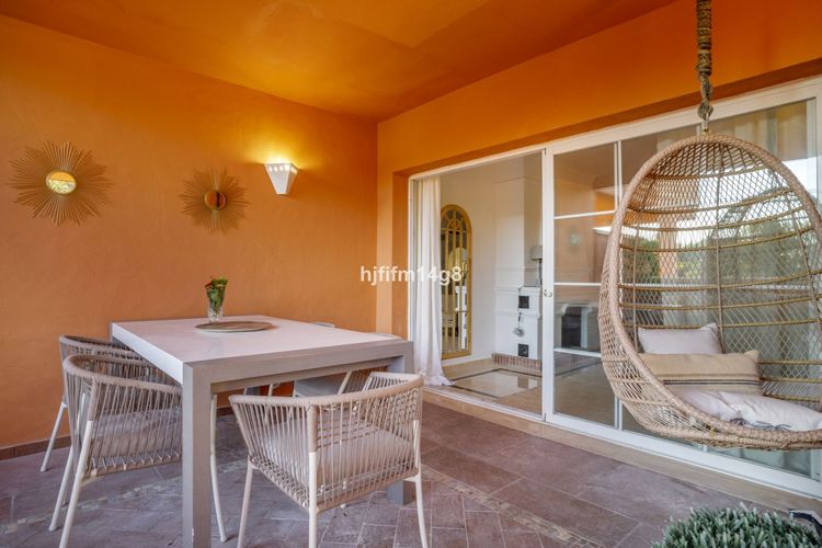 Apartment | Resale in Nueva Andalucía in Nueva Andalucía, Costa del Sol - Photo 4