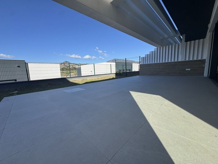 House | Resale in Atalaya in Atalaya, Costa del Sol - Photo 3