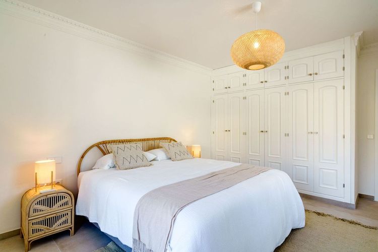 House | Resale in Marbella in Marbella Others, Costa del Sol - Photo 3