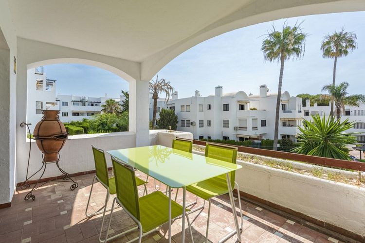Apartment | Resale in Estepona in Estepona, Costa del Sol - Photo 5