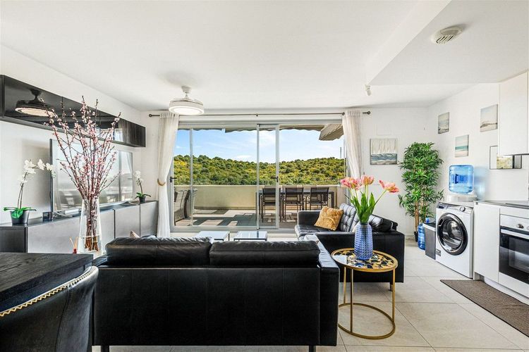 Penthouse | Resale in Estepona in Estepona, Costa del Sol - Photo 2