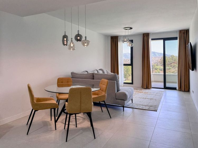Apartment | Resale in Calanova Golf in Calanova Golf, Costa del Sol - Photo 4