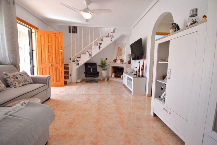 House | Resale in Playa Flamenca in Playa Flamenca, Costa Blanca - Photo 3