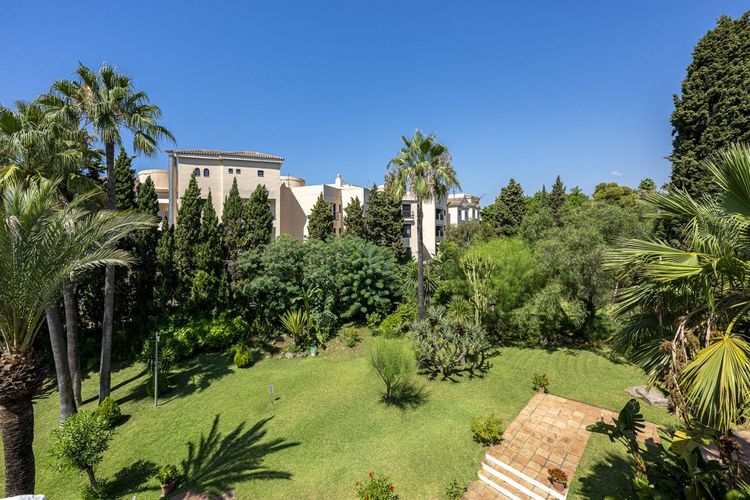 Penthouse | Resale in Puerto Banús in Puerto Banús, Costa del Sol - Photo 5