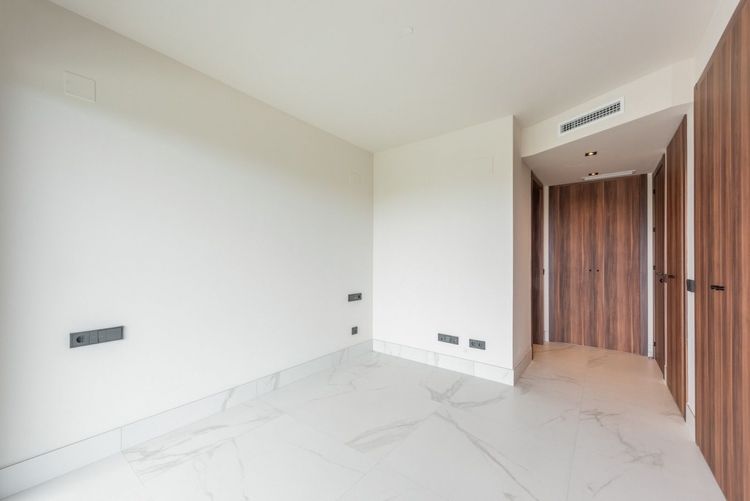 Apartment | Resale in Marbella in Marbella, Costa del Sol - Photo 5