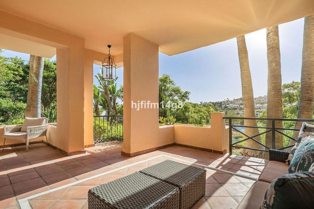 Apartment | Resale in Estepona in Estepona, Costa del Sol - Main property photo