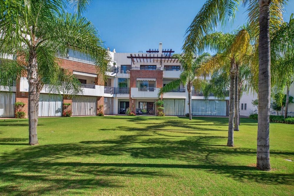Apartment | Resale in Estepona in Estepona, Costa del Sol - Main property photo