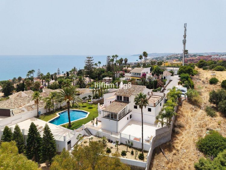 House | Resale in Estepona in Estepona, Costa del Sol - Photo 3