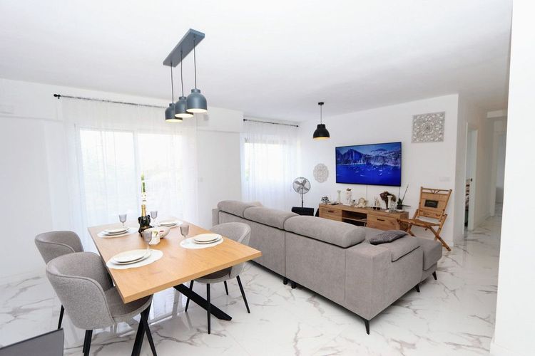 Apartment | Resale in Punta Prima in Punta Prima, Costa Blanca - Photo 5