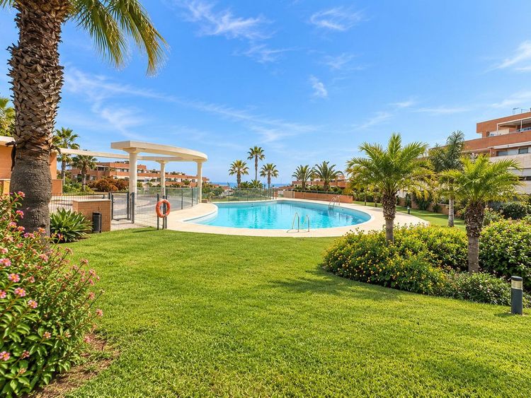 Apartment | Resale in Torremolinos in Torremolinos Others, Costa del Sol - Photo 3