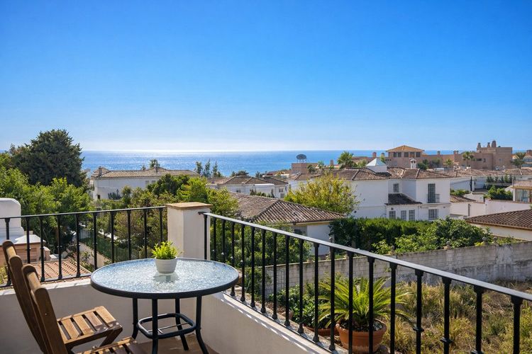 Apartment | Resale in Estepona in Estepona, Costa del Sol - Photo 2