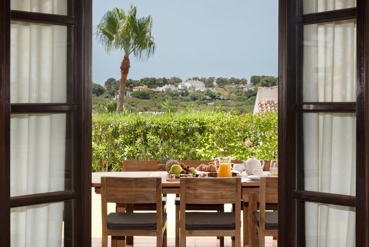 House | Resale in Sotogrande in Sotogrande, Costa del Sol - Photo 2