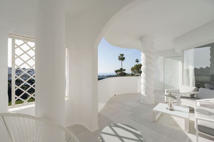 Apartment | Resale in Calahonda in Calahonda, Costa del Sol - Photo 3