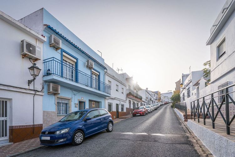 House | Resale in Guadiaro in Guadiaro, Costa del Sol - Photo 2