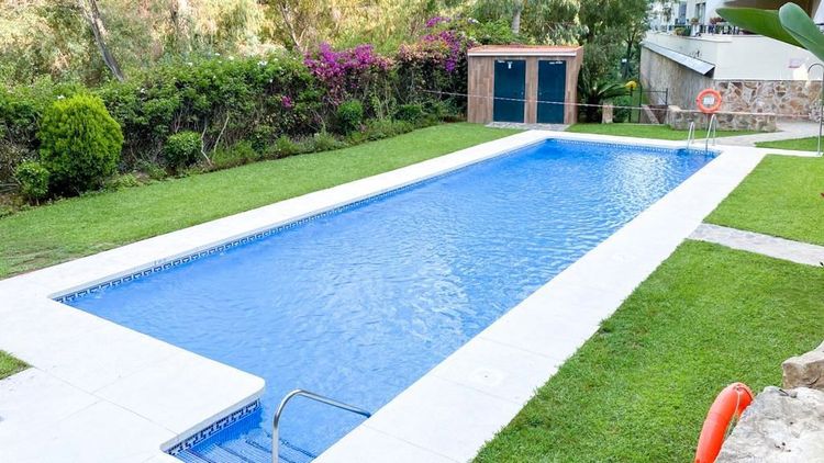 listing card gallery