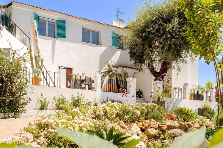 House | Resale in El Madroñal in El Madroñal, Costa del Sol - Photo 3