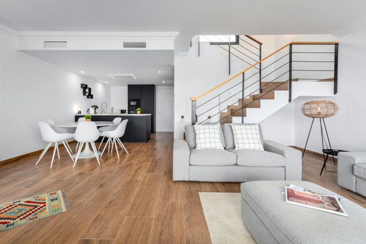 House | Resale in Elviria in Elviria, Costa del Sol - Photo 2