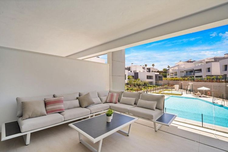 Apartment | Resale in Selwo in Selwo, Costa del Sol - Photo 2
