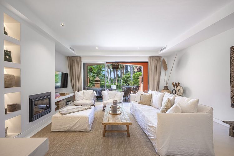 House | Resale in The Golden Mile in The Golden Mile, Costa del Sol - Photo 2