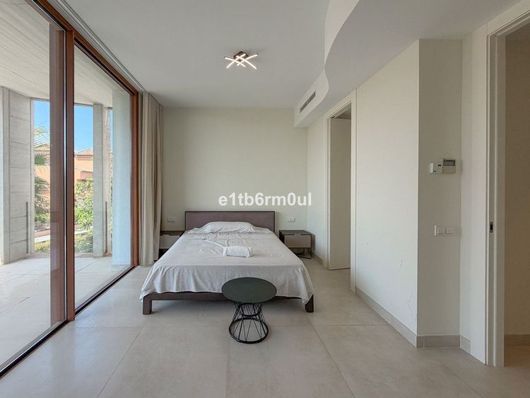 House | Resale in The Golden Mile in The Golden Mile, Costa del Sol - Photo 5
