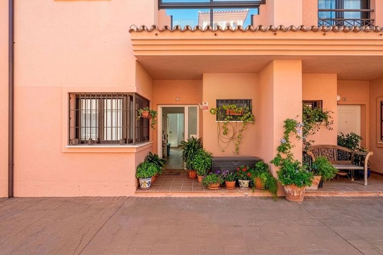 House | Resale in Benalmadena Pueblo in Benalmadena Pueblo, Costa del Sol - Photo 4