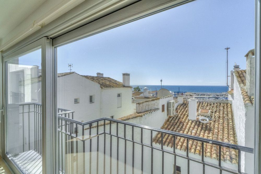 Apartment | Resale in Puerto Banús in Puerto Banús, Costa del Sol - Main property photo