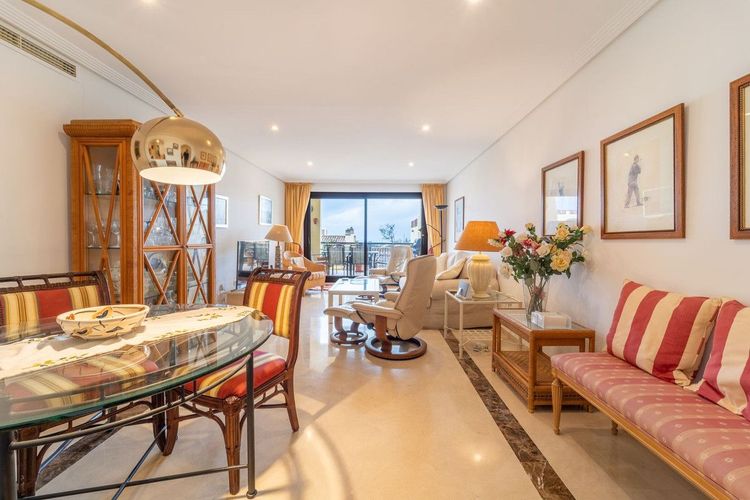 Apartment | Resale in Los Arqueros in Los Arqueros, Costa del Sol - Photo 3