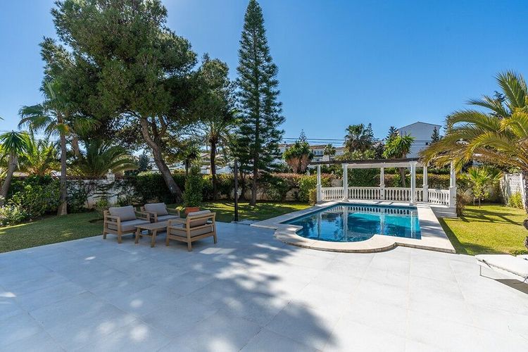 DetachedHouse in Marbesa in Marbesa, Marbella East, Costa del Sol - Photo 2